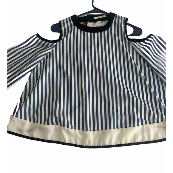 Women’s Mustard Seed size M long sleeve cut out shoulder open back blouse. - Picture 3 of 10